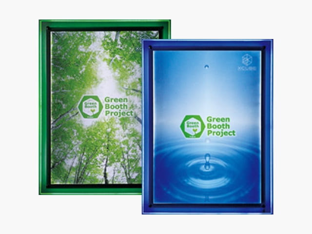 説明パネル面はLEDの白色にて明るく発光し、4辺のエッジ部分は16色から発光色をお選びいただけます。これにより、コーポレートカラーの訴求や製品カテゴリーのゾーニングなどに活用でき、デザイン性・機能性に優れた説明パネルとなっております。